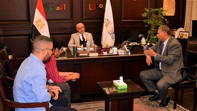 استعدادًا لانطلاق مهرجانه.. محافظ الأقصر يستقبل وفدًا من 