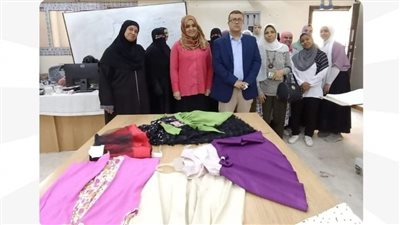 وزارة العمل تنظم برنامج تدريبي مجاني لتأهيل الفتايات على مهن التفصيل والخياطة بالجيزة 