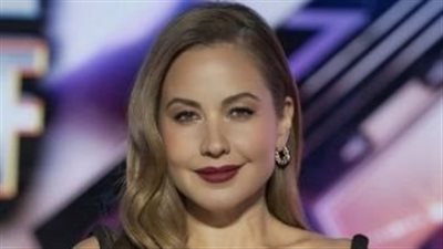 الأسود يعكس سحر قوام ريا أبي راشد 