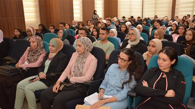 إعلام عين شمس تنظم ورشة عن الأسس الفنية للإخراج الصحفي