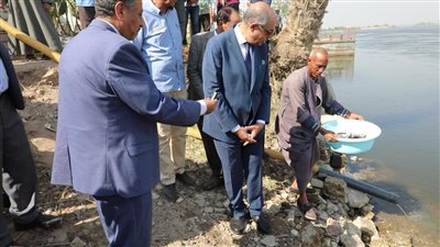     لتعزيز الثروة السمكية .. محافظ المنيا يشهد إطلاق زريعة أسماك البلطي بنهر النيل 