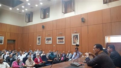 تعليم سوهاج تعقد اجتماعاً موسعاً مع موجهي أوائل المواد الدراسية