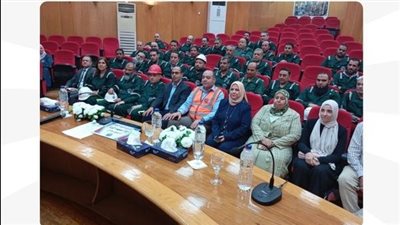 وزارة العمل تنظم ندوة 