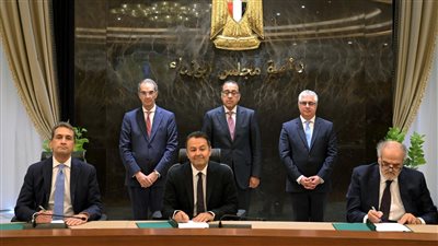 رئيس الوزراء يشهد توقيع عقد حق انتفاع بالأرض لإنشاء مركز 