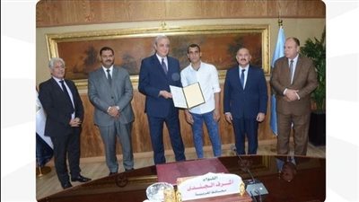 وزارة العمل تشارك بلقاء محافظ الغربية مع المواطنين لتسليم عقود عمل للشباب 