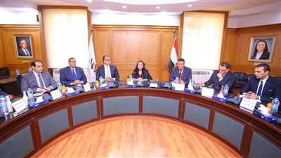 وزيرة التضامن تبحث تطوير بنك ناصر مع رؤساء القطاعات