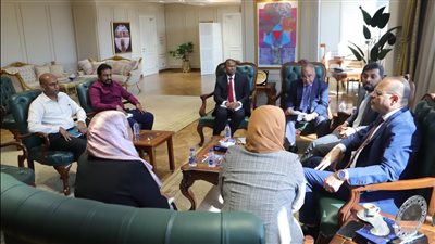 وزير العمل يستقبل القائم بالأعمال لسفارة سريلانكا بالقاهرة لبحث سُبل التعاون