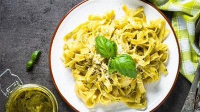 مكرونة الفيتوتشيني مع صلصة البيستو والجبن البارميزان.. المقادير وطريقة التحضير