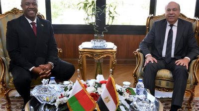 وزير الطيران المدني يلتقي وزير النقل والأرصاد الجوية في مدغشقر لتعزيز جهود التعاون المشترك 