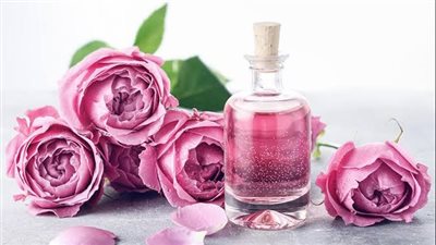 ماء الورد.. الحل الأمثل للبشرة الحساسة 