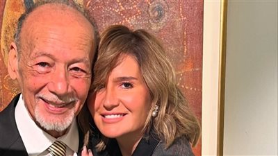 هنا شيحة توجه رسالة مؤثرة لوالدها احتفالًا بمعرضه (صور)