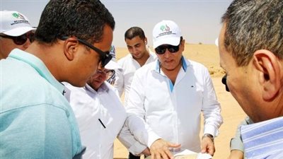 شركة تنمية الريف المصري الجديد تطهر البرابخ ومخرات السيول