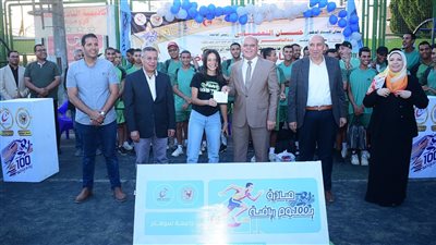 رئيس جامعة سوهاج يكرم الطلاب الفائزين في فعاليات 100 يوم رياضة