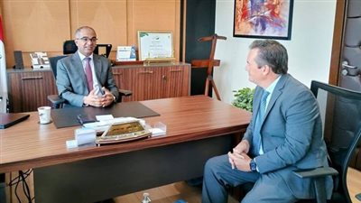 نائب وزير الإسكان يبحث فرص التعاون مع إحدى الشركات الإسبانية
