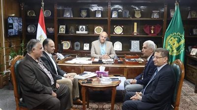 محافظ القليوبية يجتمع بمساعد وزير الري لمناقشة عدد من المشروعات