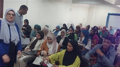 قنا تنظم ندوة توعوية لمكافحة الهجرة غير الشرعية بالمعهد الفني الصحي بقنا