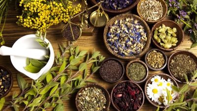 أعشاب سحرية لتنقية البشرة واستعادة النضارة الطبيعية