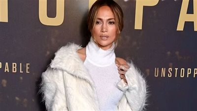 جينيفر لوبيز تستعرض قوامها الرشيق في عرض فيلم Unstoppable