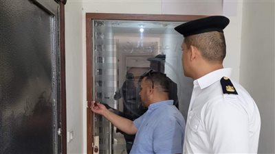 إغلاق وتشميع 3 عيادات بشارع النصر الرئيسي  بالغردقة .. لهذا السبب