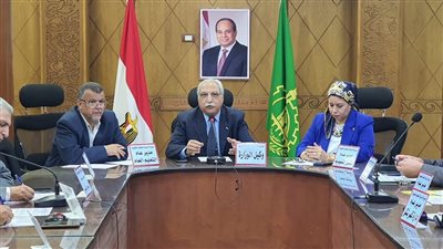 مدير تعليم القليوبية يجتمع بـمديري الإدارات التعليمية لمتابعة سير العمل