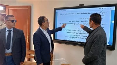 مدير الإدارة التعليمية بطوخ يتابع التعديلات في المناهج الدراسية