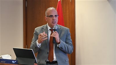 وزير الري يشهد فعاليات ورشة عمل مناقشة الخطة البحثية للمركز القومى للمياه