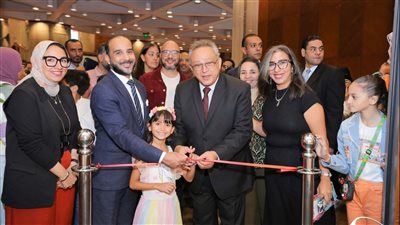 مدير مكتبة الإسكندرية يفتتح معرضين فنيين في الإحتفالية التاسعة لمدرسة الفنون 