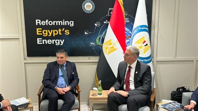 وزير البترول يبحث موقف مشروعات بيكر هيوز العالمية وخططها المستقبلية لتطوير الأعمال