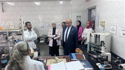 وكيل الوزارة الصحة بقنا يتفقد الخدمات المقدمة بالمعمل المشترك 