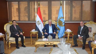 محافظ الغربية يودع رئيس القسم القضائي بهيئة قضايا الدولة عقب انتهاء مدته