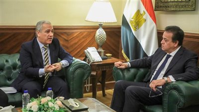 بحث أوجه التعاون والاهتمام بالبرامج الصحية للعاملين بالمؤسسات الصحفية القومية