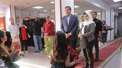 محافظ دمياط يفتتح معرض 