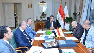 وزير التموين يلتقي رئيس الشعبة المخابز ويشدد على جودة الخبز المدعم 