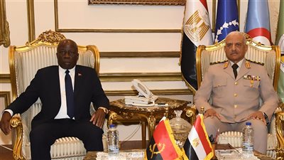 الفريق أول عبدالمجيد يلتقى وزير الدفاع الوطنى الأنجولي