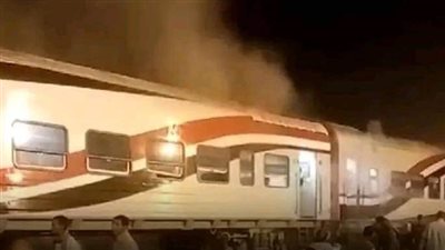 السيطرة على أدخنة محدودة بقطار 1015 قبل دخوله محطة الأقصر 