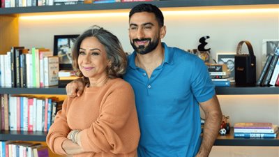 أنس بوخش يكشف طبيعة العلاقة بينه وبين والدته.. رسالة مؤثر من هالة كاظم