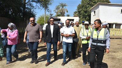 صور| نائب وزير الإسكان يتفقد محطات الصرف الصحي بالأقصر