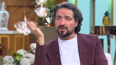 عمله الأول بائع.. محمد القس يكشف تفاصيل رحلته من التجارة للفن (فيديو)