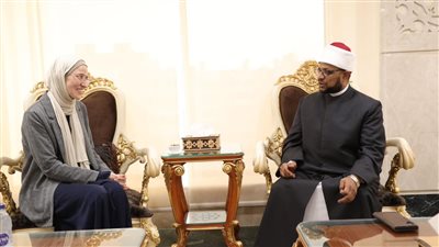 أمين البحوث الإسلامية يلتقي ممثلة كلية الآداب بجامعة غرب بوهيميا بتشيك