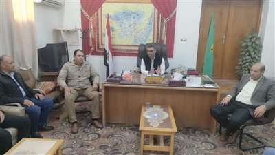 رئيس مركز إطسا بالفيوم يناقش ملفات التصالح وتقنين أراضي الدولة