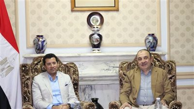 وزير قطاع الأعمال العام يستقبل وزير الشباب والرياضة بشركة غزل المحلة