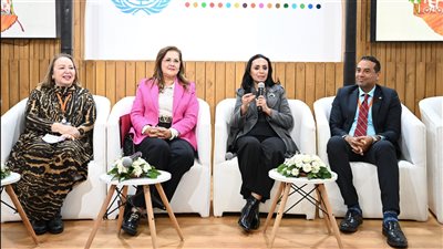 وزيرة التضامن تتلقى تقريرًا عن مشاركة الوزارة في فعاليات المنتدى الحضري العالمي