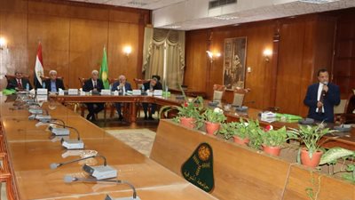 رئيس جامعة المنوفية يترأس لجنة اختيار  عميد كلية التجارة 