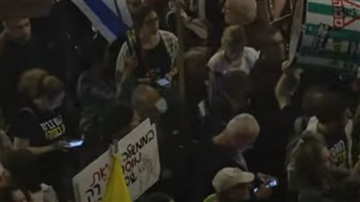  آلاف الإسرائيليين يتظاهرون أمام وزارة الدفاع بتل أبيب