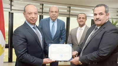 سلطة الطيران تمنح مطارى العلمين وسوهاج شهادة ترخيص وتعتمدهما كمطارات دولية 