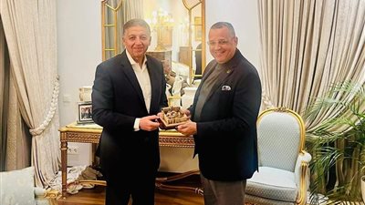 محافظ جنوب سيناء يُكرِّم السفير عمر عامر 