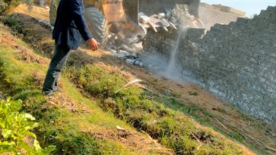 إزالة 7 حالات تعدٍ بالبناء على الأراضى الزراعية فى سنورس بالفيوم