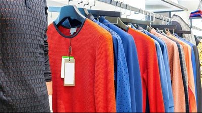 تفسير رؤية الملابس الجديدة في المنام ودلالاتها للأشخاص حسب الألوان