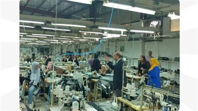 وزارة العمل تنجح في مفاوضة وتسوية ودية بشركة ملابس جاهزة 