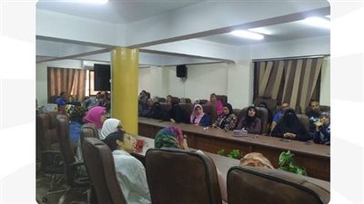 وزارة العمل تنظم ندوة 